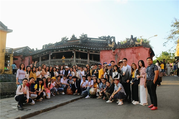 Hành trình Di sản Miền Trung của sinh viên Khóa 60 chuyên ngành Quản trị Dịch vụ Du lịch và Lữ hành