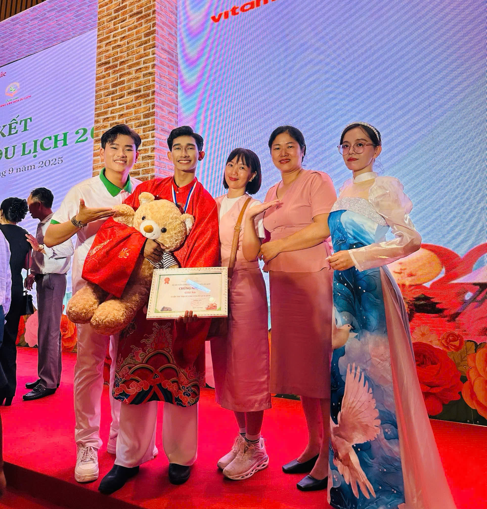 Sinh viên Khoa Du lịch, Trường Đại học Nha Trang tỏa sáng tại Chung kết “Đại sứ Văn hóa Du lịch 2025”