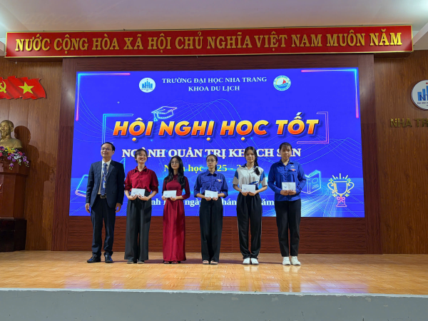 “Hội nghị học tốt” ngành QTKS với chủ đề: “Học để làm – Làm để trưởng thành”
