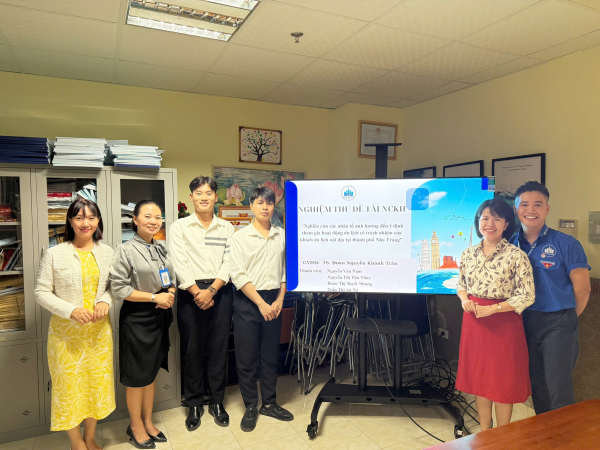 Nghiệm thu đề tài sinh viên NCKH: Gắn nghiên cứu với thực tiễn phát triển du lịch xanh tại Khánh Hòa