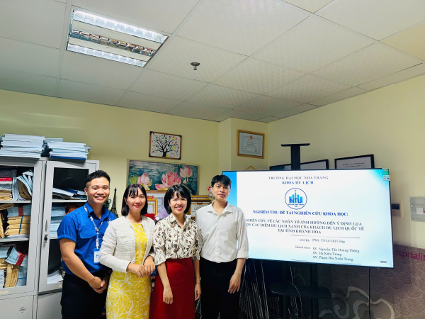 Nghiệm thu đề tài sinh viên NCKH: Gắn nghiên cứu với thực tiễn phát triển du lịch xanh tại Khánh Hòa