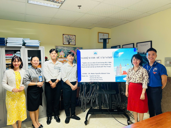 Nghiệm thu đề tài sinh viên NCKH: Gắn nghiên cứu với thực tiễn phát triển du lịch xanh tại Khánh Hòa