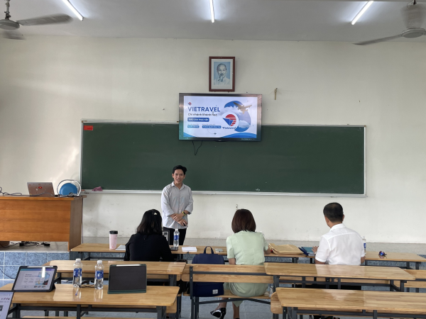 Hội đồng Đánh giá thực tập, thực tế và trải nghiệm tại các Doanh nghiệp du lịch cho Học viên cao học khóa 3 năm 2025