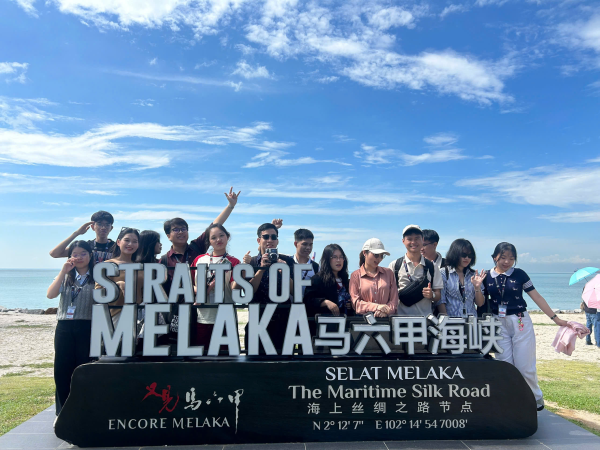 Sinh viên Khoa Du lịch tham gia chương trình Study Tour và học tập quốc tế tại Malaysia
