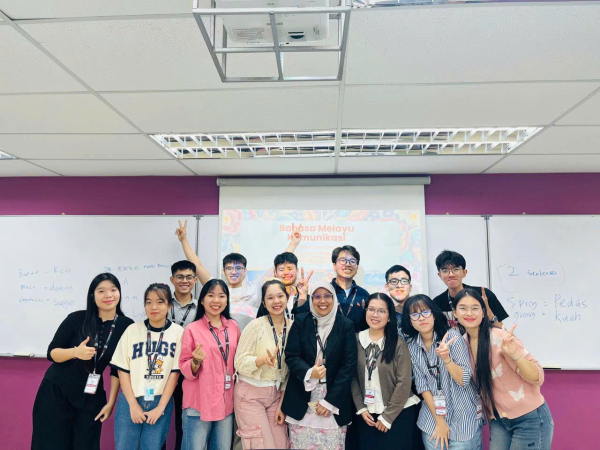 Sinh viên Khoa Du lịch tham gia chương trình Study Tour và học tập quốc tế tại Malaysia