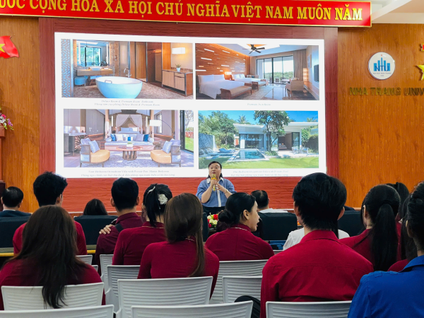 Career talk Ngành Khách sạn: Kết nối thực tiễn – Mở lối tương lai