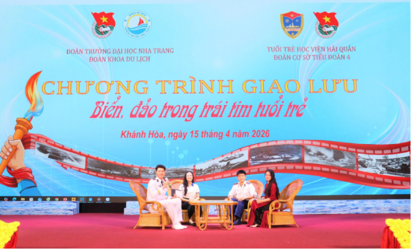 Lan tỏa tình yêu biển đảo trong sinh viên: Khoa Du lịch, Trường Đại học Nha Trang phối hợp với Học viện Hải quân tổ chức giao lưu. 