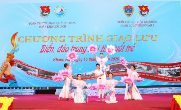 Lan tỏa tình yêu biển đảo trong sinh viên: Khoa Du lịch, Trường Đại học Nha Trang phối hợp với Học viện Hải quân tổ chức giao lưu. 