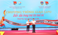 Lan tỏa tình yêu biển đảo trong sinh viên: Khoa Du lịch, Trường Đại học Nha Trang phối hợp với Học viện Hải quân tổ chức giao lưu. 