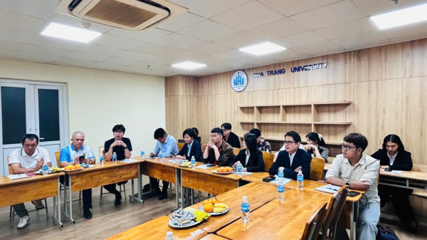 Hội thảo lấy ý kiến các bên liên quan về dự thảo Chương trình đào tạo ngành Quản trị Dịch vụ du lịch và lữ hành Khóa 68