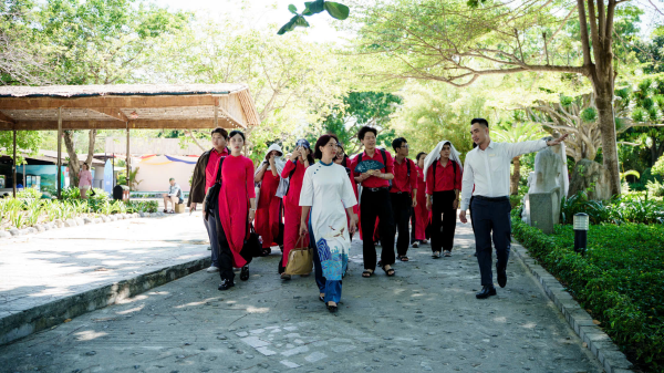 Sinh viên ngành QTKS Chương trình Đặc biệt trải nghiệm học tập thực tế tại CostaBella Resort Nha Trang