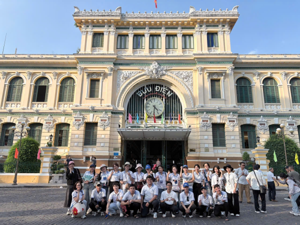 Sinh viên K66 Khoa Du lịch tham gia tour thực tế Miền Tây trong học phần Thực hành nghiệp vụ Hướng dẫn và Các tuyến điểm