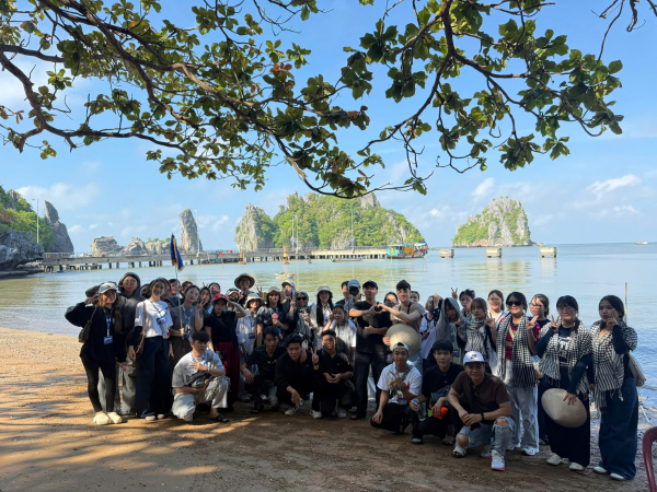 Sinh viên K66 Khoa Du lịch tham gia tour thực tế Miền Tây trong học phần Thực hành nghiệp vụ Hướng dẫn và Các tuyến điểm