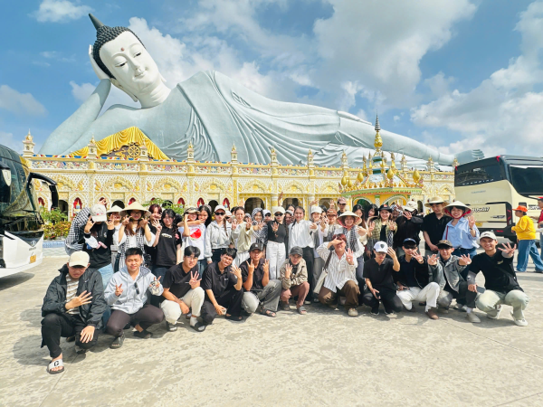 Sinh viên K66 Khoa Du lịch tham gia tour thực tế Miền Tây trong học phần Thực hành nghiệp vụ Hướng dẫn và Các tuyến điểm