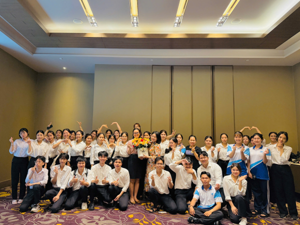 Sinh viên ngành Quản trị Khách sạn K66 và K67 trải nghiệm thực tế nghề nghiệp tại các khách sạn và khu nghỉ dưỡng cao cấp