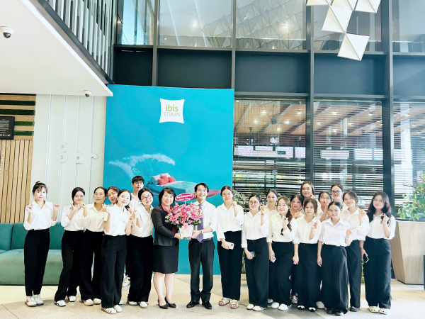 Sinh viên ngành Quản trị Khách sạn K66 và K67 trải nghiệm thực tế nghề nghiệp tại các khách sạn và khu nghỉ dưỡng cao cấp