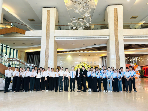 Sinh viên ngành Quản trị Khách sạn K66 và K67 trải nghiệm thực tế nghề nghiệp tại các khách sạn và khu nghỉ dưỡng cao cấp