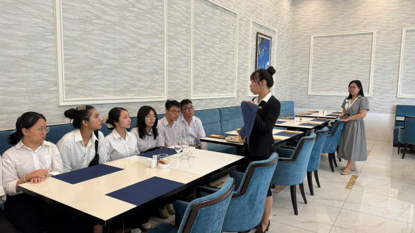 Sinh viên ngành Quản trị Khách sạn K66 và K67 trải nghiệm thực tế nghề nghiệp tại các khách sạn và khu nghỉ dưỡng cao cấp