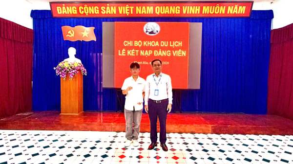 Chi bộ Khoa Du lịch tổ chức Lễ kết nạp đảng viên mới và trao Quyết định  công nhận đảng viên chính thức