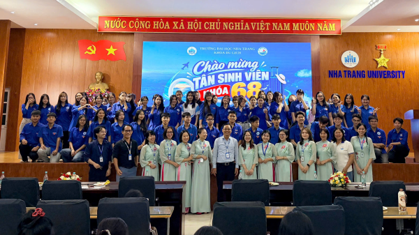 Khoa Du lịch tổ chức chương trình "Chào mừng Tân sinh viên K68"