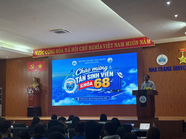 Khoa Du lịch tổ chức chương trình "Chào mừng Tân sinh viên K68"