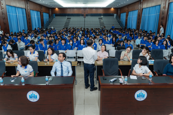 Khoa Du lịch tổ chức Chương trình giao lưu  “Từ giảng đường đến doanh nghiệp: Hành trang cho người làm dịch vụ”