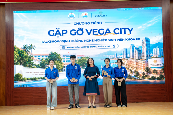 Khoa Du lịch tổ chức Chương trình giao lưu  “Từ giảng đường đến doanh nghiệp: Hành trang cho người làm dịch vụ”