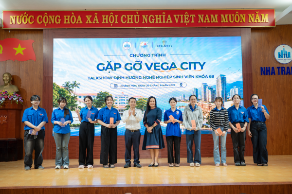 Khoa Du lịch tổ chức Chương trình giao lưu  “Từ giảng đường đến doanh nghiệp: Hành trang cho người làm dịch vụ”