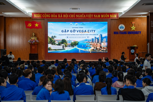 Khoa Du lịch tổ chức Chương trình giao lưu  “Từ giảng đường đến doanh nghiệp: Hành trang cho người làm dịch vụ”