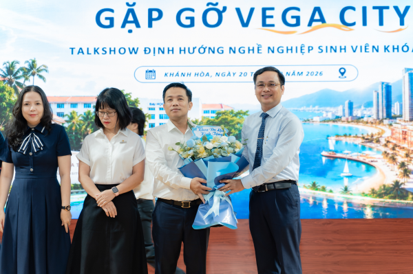 Khoa Du lịch tổ chức Chương trình giao lưu  “Từ giảng đường đến doanh nghiệp: Hành trang cho người làm dịch vụ”