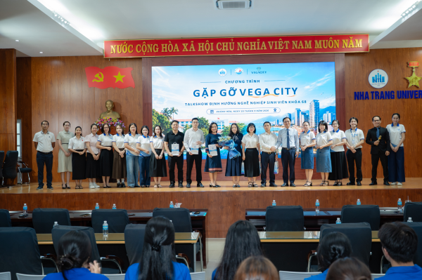 Khoa Du lịch tổ chức Chương trình giao lưu  “Từ giảng đường đến doanh nghiệp: Hành trang cho người làm dịch vụ”