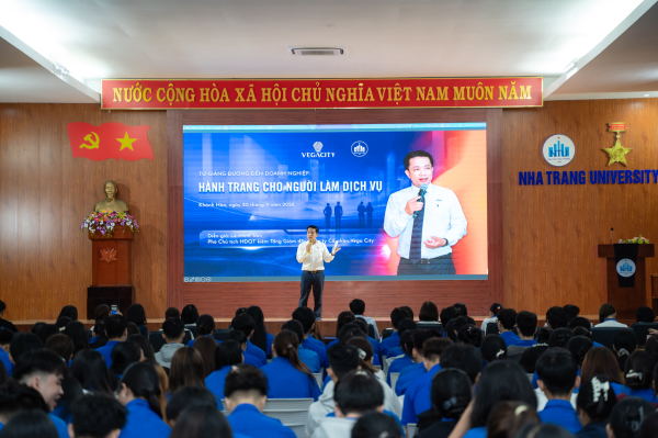 Khoa Du lịch tổ chức Chương trình giao lưu  “Từ giảng đường đến doanh nghiệp: Hành trang cho người làm dịch vụ”
