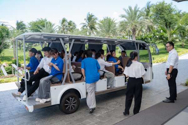 Sinh viên Khoa Du lịch tham quan, trải nghiệm thực tế tại Lugano Resort & Spa Cam Ranh