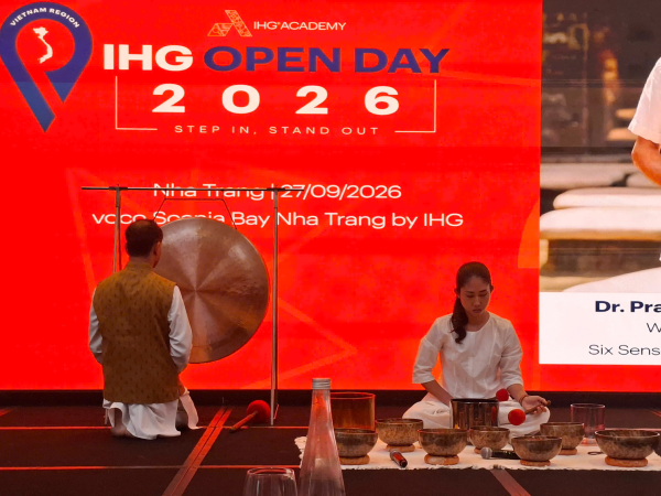 Sinh viên Khoa Du lịch khám phá môi trường dịch vụ chuyên nghiệp tại Voco Scenia Bay Nha Trang
