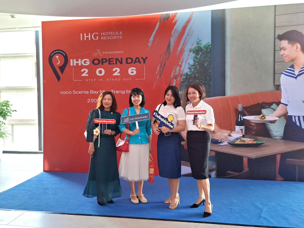 Sinh viên Khoa Du lịch khám phá môi trường dịch vụ chuyên nghiệp tại Voco Scenia Bay Nha Trang