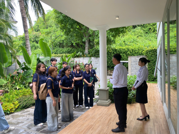 Sinh viên Khoa Du lịch – Trường Đại học Nha Trang trải nghiệm thực tế tại Khu nghỉ dưỡng Hòn Tằm