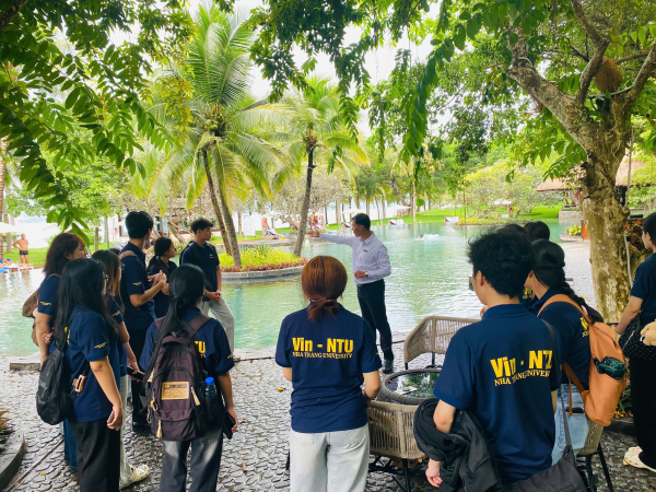 Sinh viên Khoa Du lịch – Trường Đại học Nha Trang trải nghiệm thực tế tại Khu nghỉ dưỡng Hòn Tằm