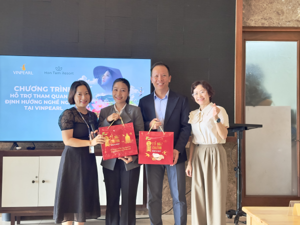Sinh viên Khoa Du lịch – Trường Đại học Nha Trang trải nghiệm thực tế tại Khu nghỉ dưỡng Hòn Tằm
