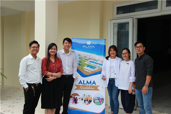 Sinh viên Khoa Du lịch trường Đại học Nha Trang giao lưu với Khu Nghỉ Dưỡng Alma Cam Ranh