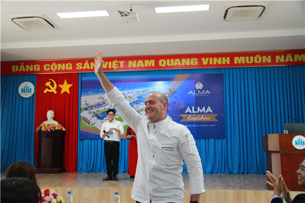 Sinh viên Khoa Du lịch trường Đại học Nha Trang giao lưu với Khu Nghỉ Dưỡng Alma Cam Ranh