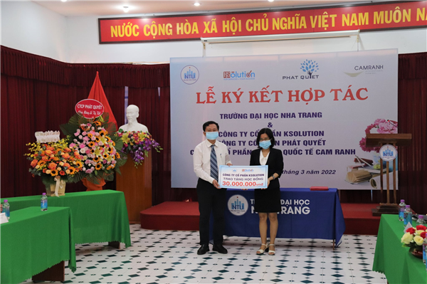 HỢP TÁC CÙNG DOANH NGHIỆP ĐỂ HỖ TRỢ SINH VIÊN TRONG HỌC TẬP VÀ THỰC HÀNH