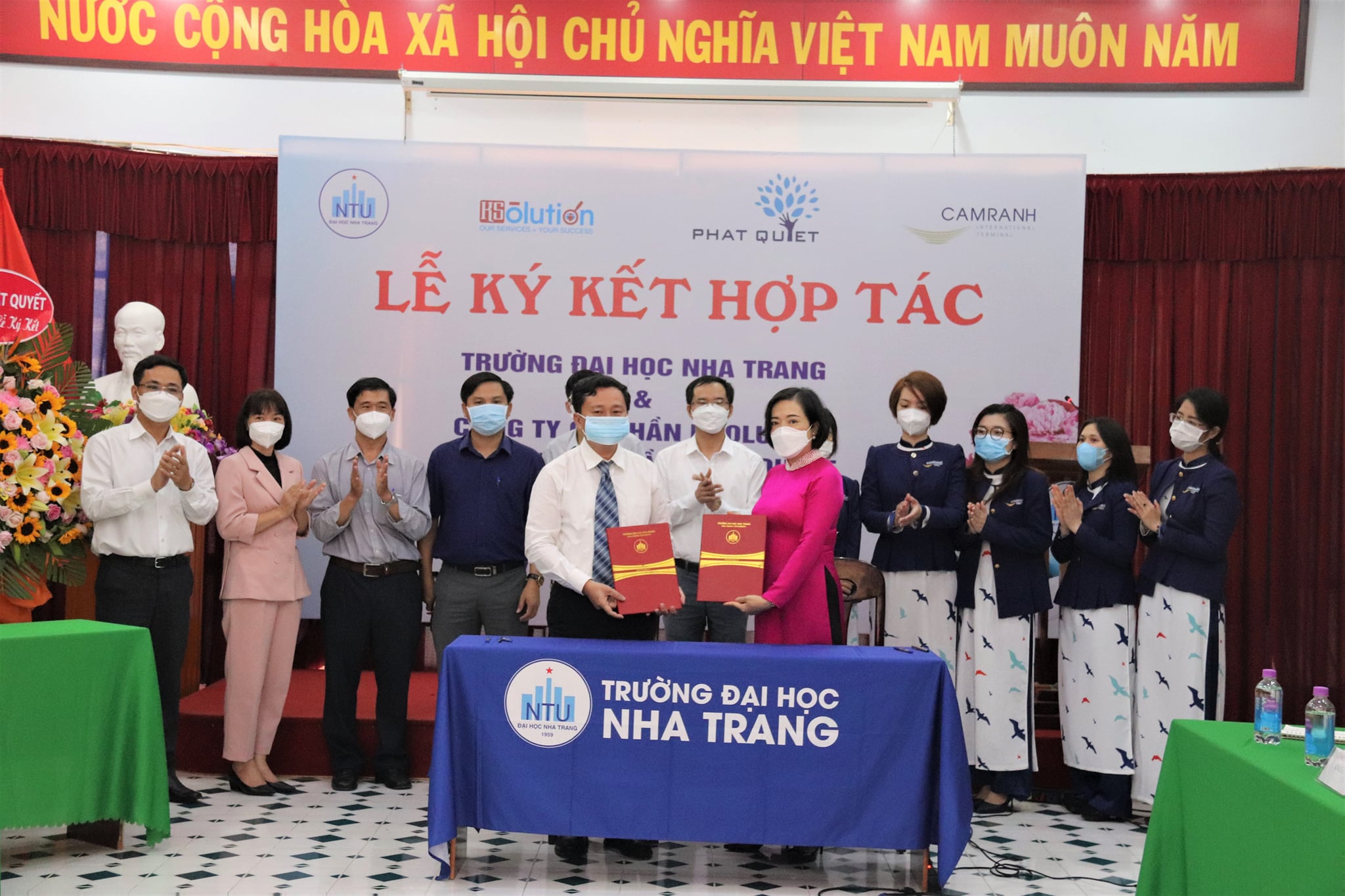 HỢP TÁC CÙNG DOANH NGHIỆP ĐỂ HỖ TRỢ SINH VIÊN TRONG HỌC TẬP VÀ THỰC HÀNH