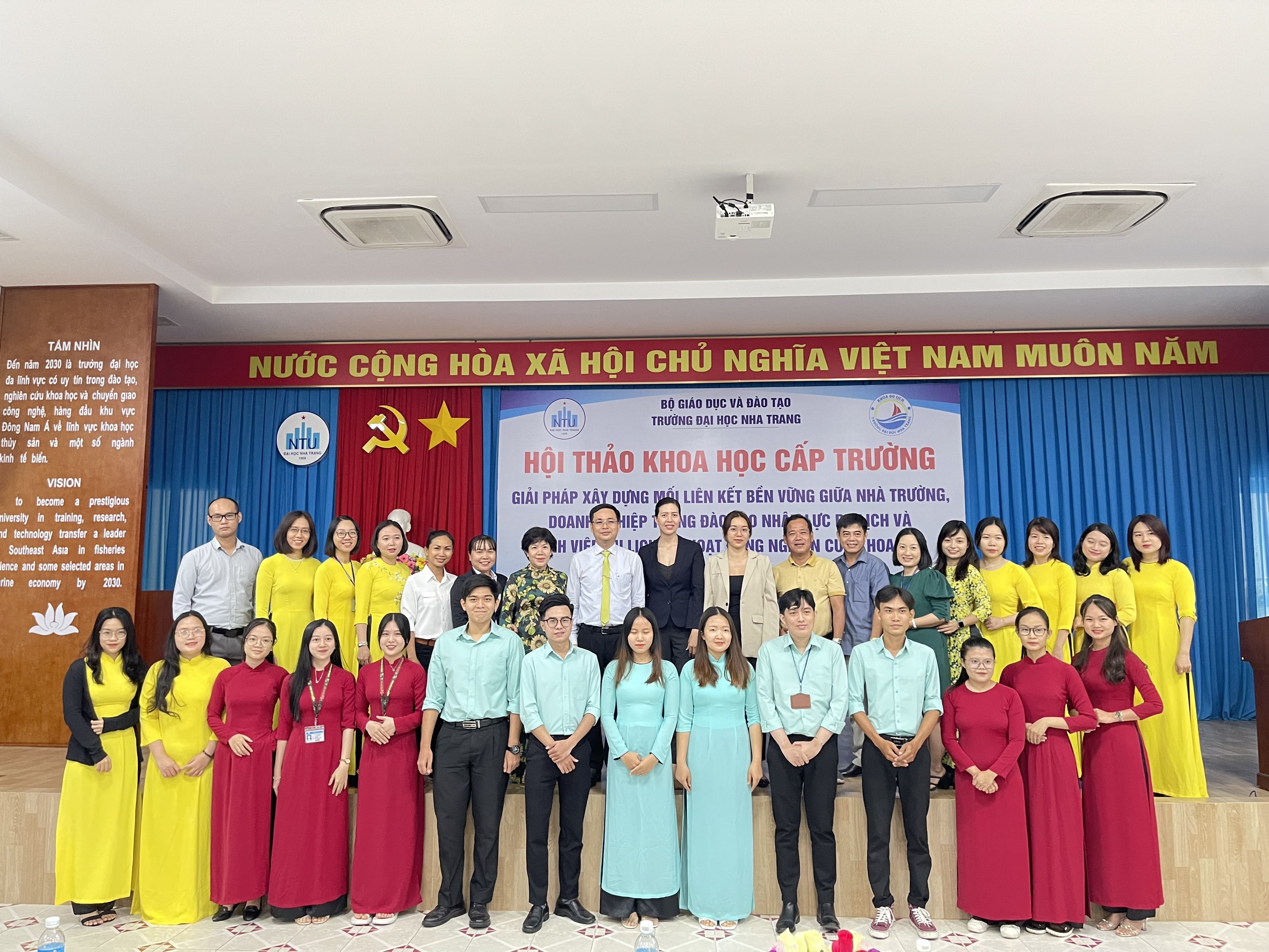 Khoa Du lịch tổ chức Hội thảo Khoa học cấp trường “Giải pháp xây dựng mối liên kết bền vững giữa nhà trường, doanh nghiệp trong đào tạo nhân lực du lịch và sinh viên du lịch với hoạt động nghiên cứu khoa học”