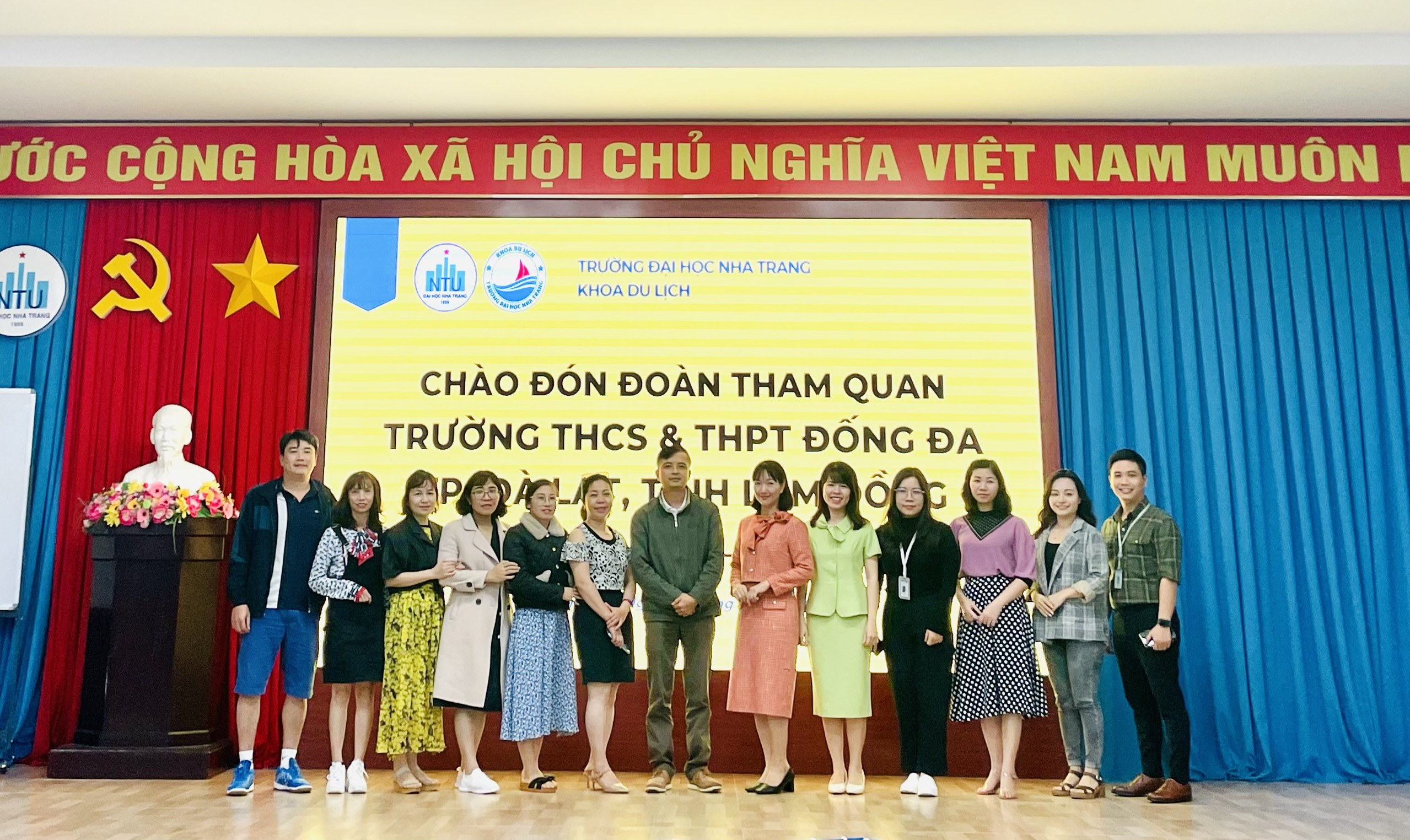 GIAO LƯU VỚI ĐOÀN THAM QUAN TRƯỜNG THCS & THPT ĐỐNG ĐA (ĐÀ LẠT, LÂM ĐỒNG)