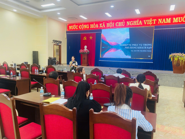 Khoa Du lịch Trường Đại học Nha Trang đồng hành nâng cao chất lượng dịch vụ du lịch Khánh Hòa