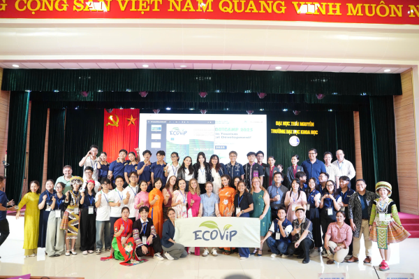 Đội ECOGUIDE của Trường Đại học Nha Trang tỏa sáng tại Bootcamp ECOViP, giành nhiều giải thưởng danh giá!