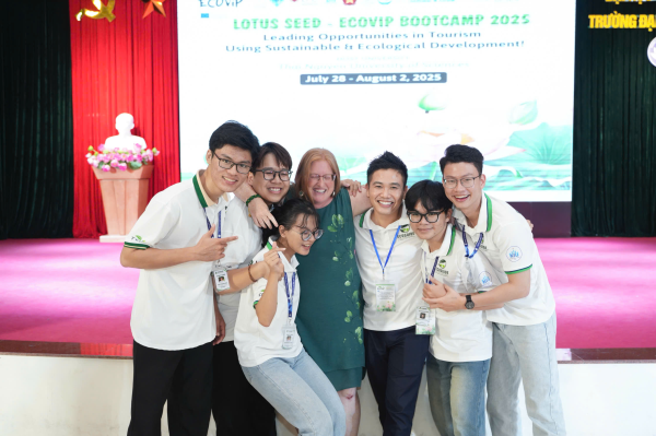 Đội ECOGUIDE của Trường Đại học Nha Trang tỏa sáng tại Bootcamp ECOViP, giành nhiều giải thưởng danh giá!